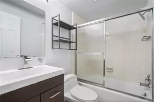 12633 Memorial Dr, Houston, TX 77024 - Photo 17