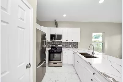 8215 La Porte Road, Houston, TX 77012 - Photo 9