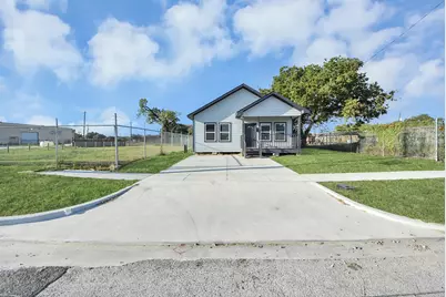 8215 La Porte Road, Houston, TX 77012 - Photo 1