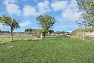8215 La Porte Rd, Houston, TX 77012 - Photo 25