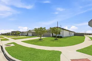 14602 Sweetwater Dr, Baytown, TX 77523 - Photo 3