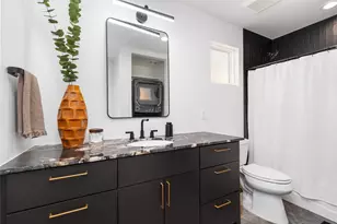 410 E 33rd St, Houston, TX 77018 - Photo 37