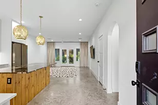 410 E 33rd St, Houston, TX 77018 - Photo 3