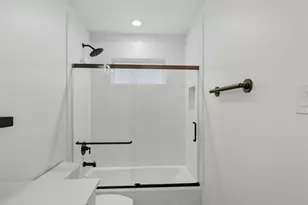 410 E 33rd St, Houston, TX 77018 - Photo 25