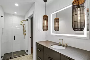 410 E 33rd St, Houston, TX 77018 - Photo 17