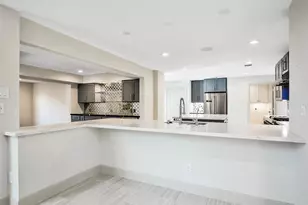 15607 Memorial Dr, Houston, TX 77079 - Photo 5