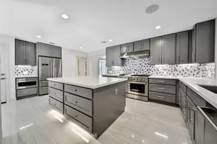 15607 Memorial Dr, Houston, TX 77079 - Photo 9