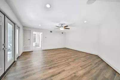 15607 Memorial Drive, Houston, TX 77079 - Photo 23