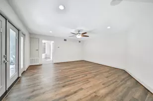 15607 Memorial Dr, Houston, TX 77079 - Photo 23