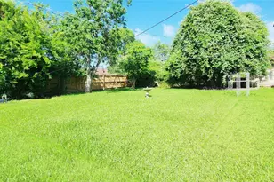 1735 W 10th St, Freeport, TX 77541 - Photo 35