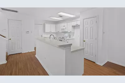 130 S Walden Elms Circle, The Woodlands, TX 77382 - Photo 9