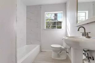 1749 Des Jardines St, Houston, TX 77023 - Photo 13