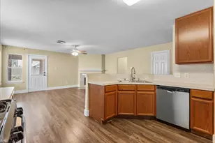 8004 Fallen Oak Ln, Texas City, TX 77591 - Photo 13