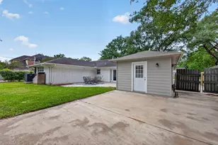 11107 Cedarhurst Dr, Houston, TX 77096 - Photo 39