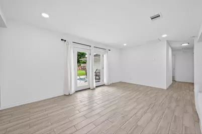 11107 Cedarhurst Drive, Houston, TX 77096 - Photo 17