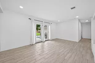 11107 Cedarhurst Dr, Houston, TX 77096 - Photo 17