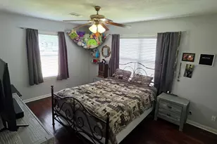 1208 Chevy Chase Dr, Angleton, TX 77515 - Photo 15