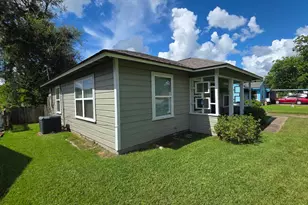 1208 Chevy Chase Dr, Angleton, TX 77515 - Photo 3