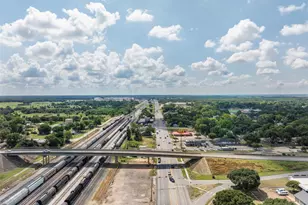 703 Cedar St, Hearne, TX 77859 - Photo 37