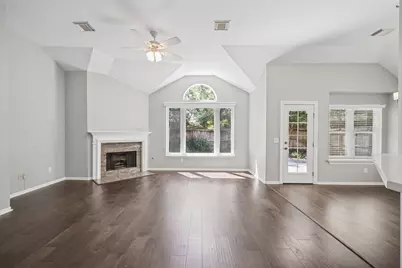 116 N Acacia Park Circle, The Woodlands, TX 77832 - Photo 9