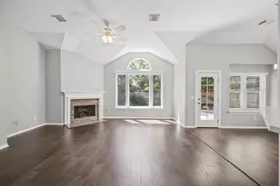 116 N Acacia Park Cir, The Woodlands, TX 77832 - Photo 9