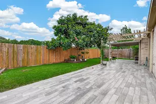 13719 Saxony Dr, Sugar Land, TX 77498 - Photo 47