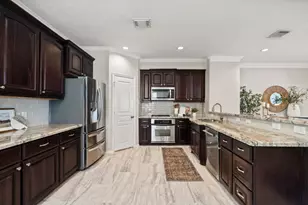 2618 Enclave At Shady Acres Ct, Houston, TX 77008 - Photo 9