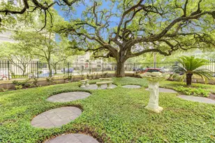 2700 Albany St, Houston, TX 77006 - Photo 5