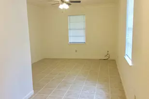 406 N Broadway St, Caldwell, TX 77836 - Photo 5