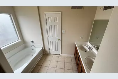 5018 Woodland Meadows Lane, Humble, TX 77346 - Photo 13