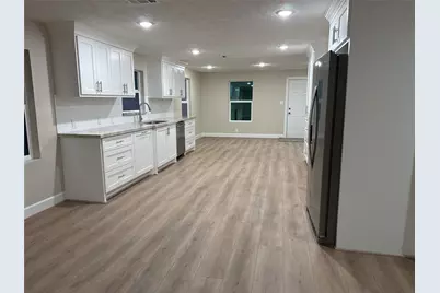 211 S Cleveland Avenue, Cleveland, TX 77327 - Photo 5