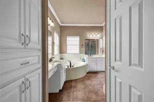 208 River Oaks Dr, Lake Jackson, TX 77566 - Photo 9