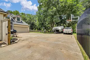 208 River Oaks Dr, Lake Jackson, TX 77566 - Photo 33