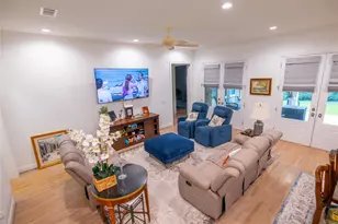 10614 Moonlight Dr, Houston, TX 77096 - Photo 9