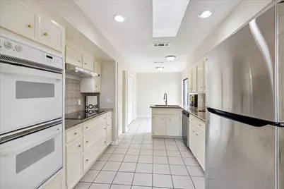 8018 Cobblefield Lane, Houston, TX 77071 - Photo 7