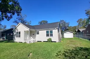 2302 Oaklawn Dr, La Marque, TX 77568 - Photo 1