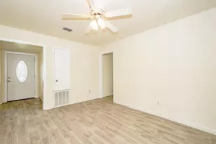 12106 Pompton Dr, Houston, TX 77089 - Photo 9