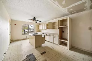 5930 Guadalupe St, Houston, TX 77016 - Photo 5