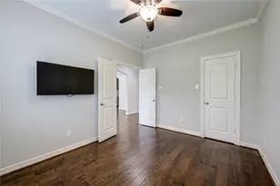 1713 Reverse St, Houston, TX 77055 - Photo 5