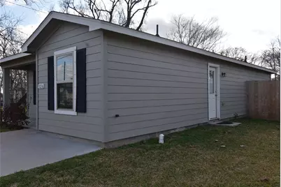 3216 Moore Avenue, Bay City, TX 77414 - Photo 3