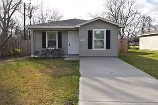 3216 Moore Ave, Bay City, TX 77414 - Photo 1
