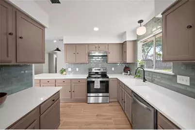 303 Knoll Forest Drive, League City, TX 77573 - Photo 11