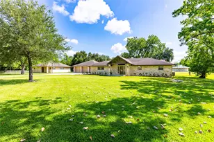 603 Rustic Ln, Friendswood, TX 77546 - Photo 3