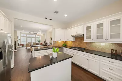 562 Bomar St Street, Houston, TX 77006 - Photo 9