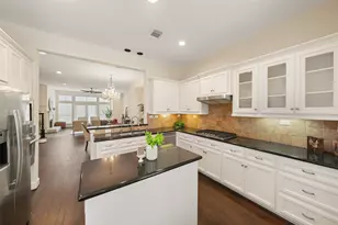 562 Bomar St St, Houston, TX 77006 - Photo 9