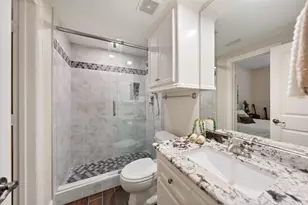 562 Bomar St St, Houston, TX 77006 - Photo 23