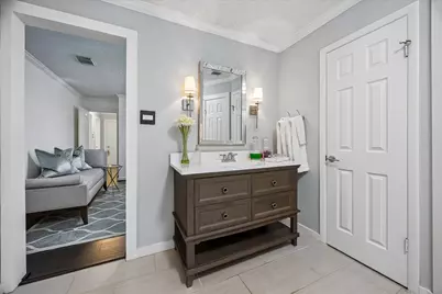 8714 Parkcrest Forest Drive, Houston, TX 77088 - Photo 15