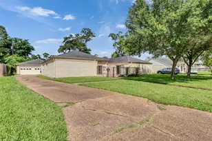3015 Inwood Dr, Dickinson, TX 77539 - Photo 1