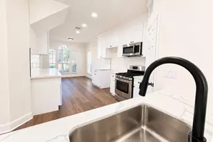 13538 Shadow Falls Ct, Houston, TX 77059 - Photo 9