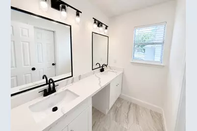 13538 Shadow Falls Court, Houston, TX 77059 - Photo 31